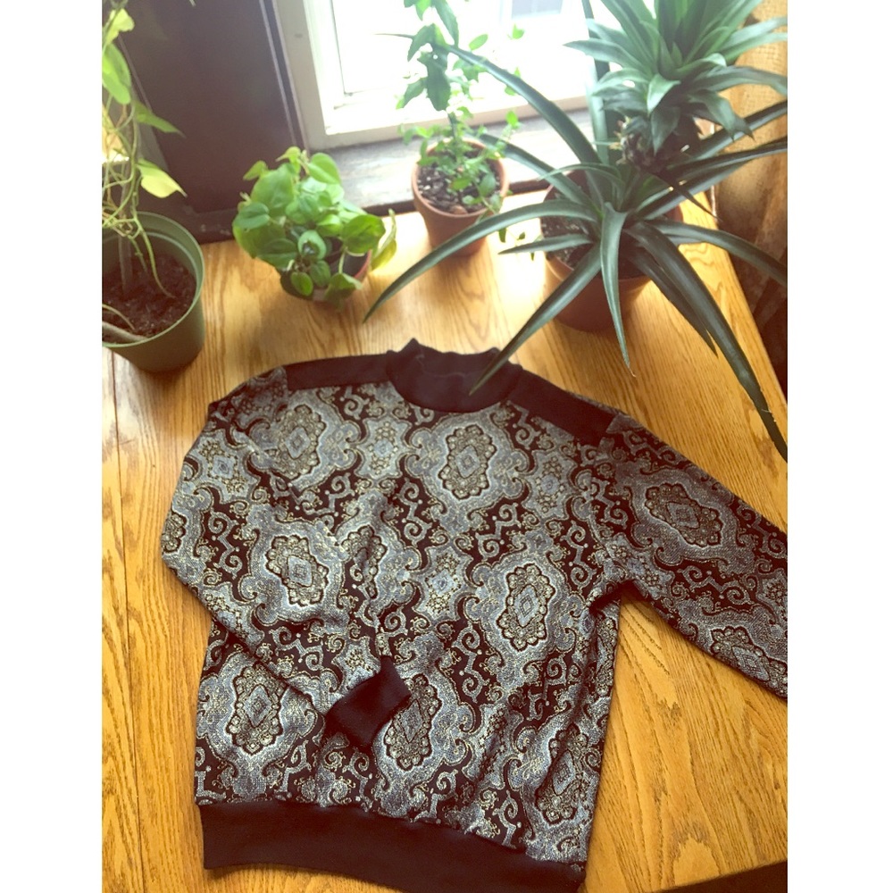 Retro black and gold sweatshirt